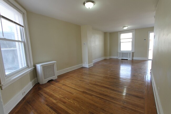 Building Photo - 124 W Pomona St