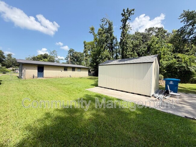 Building Photo - 1442 Clinton Dr