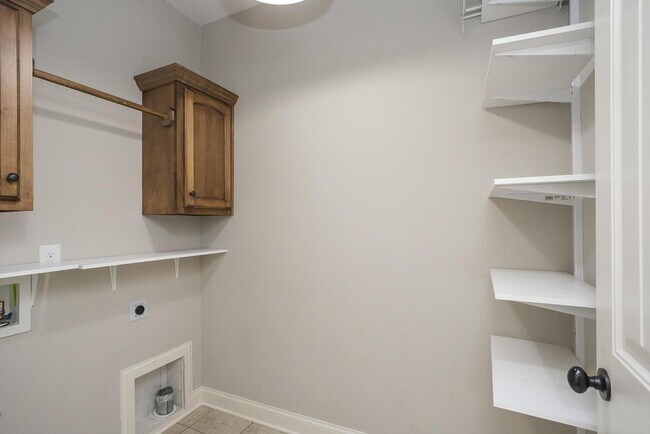 Building Photo - 7002 Brindle Ridge Way