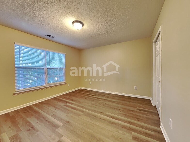 Building Photo - 224 Bainsbury Ln