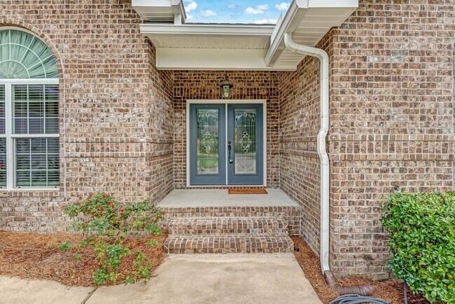 Building Photo - Gorgeous Southern Living Home in Coveted S...