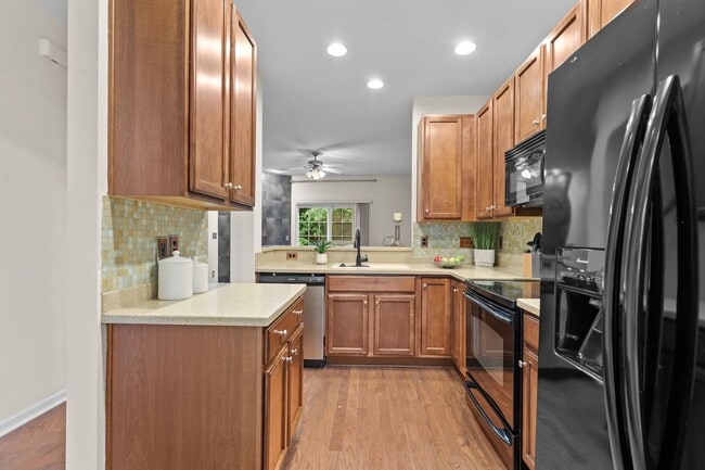 Building Photo - Spacious 3 story Townhome-Close to Downtown Raleigh- Renaissance Park-Available Now!