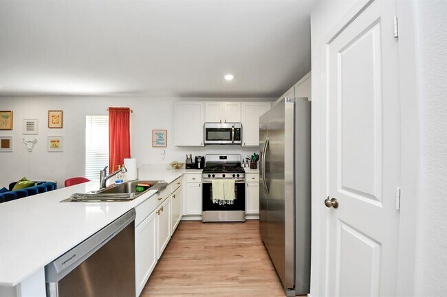 Building Photo - 21641 Balzola Ln