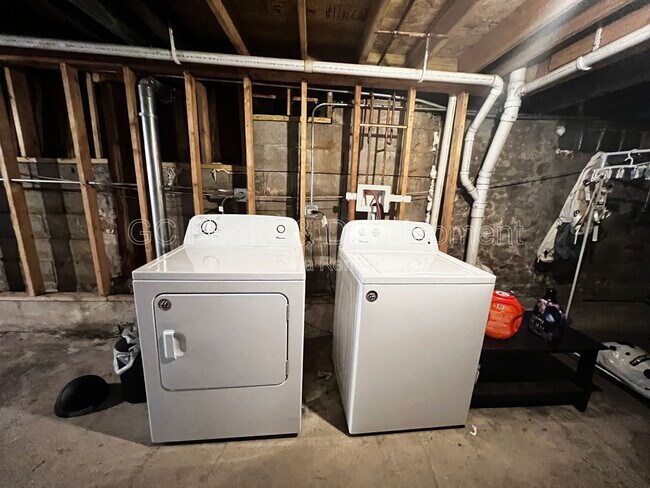 Building Photo - 1512 W 17th St