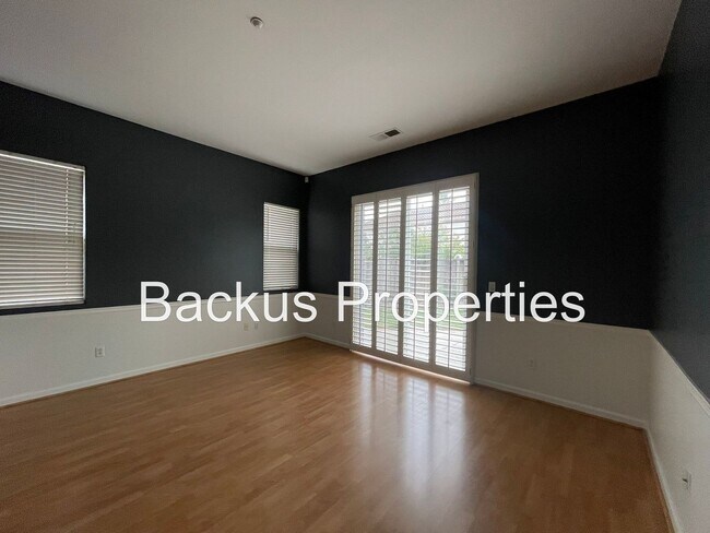 Building Photo - Wonderful four bedroom home close to shopping centers and parks