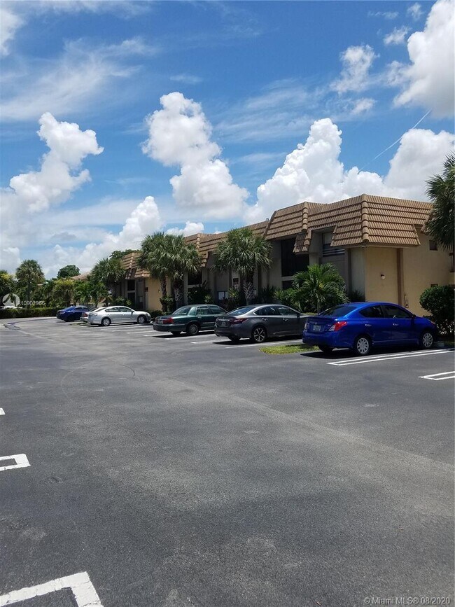 Building Photo - 10724 Royal Palm Blvd