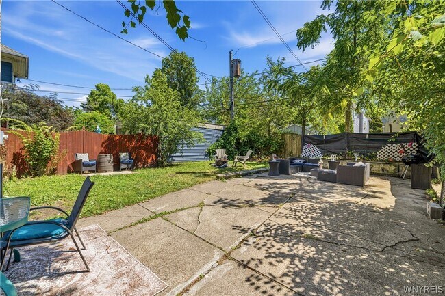 Building Photo - 41 Crestwood Ave