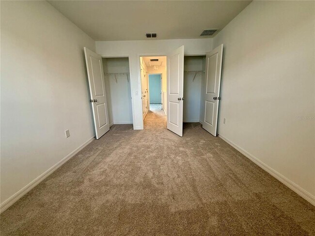 Building Photo - 2996 Skyline Lp