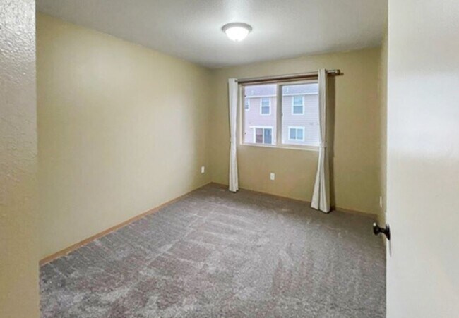 Building Photo - 2104 N Yellowstone St