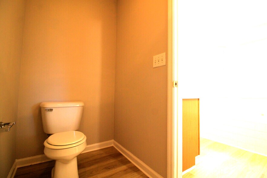Building Photo - 5510 Fair Oaks Ln
