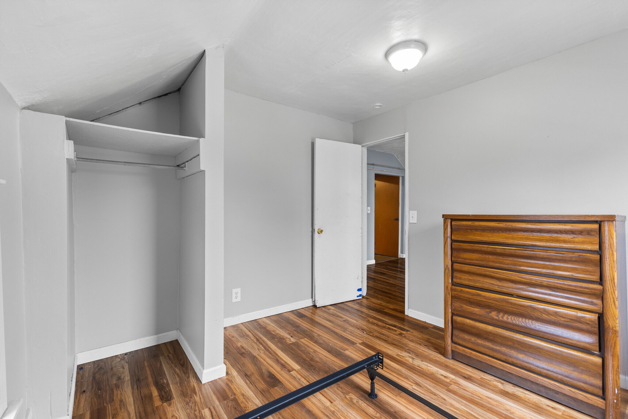 Building Photo - 922 Dakin St