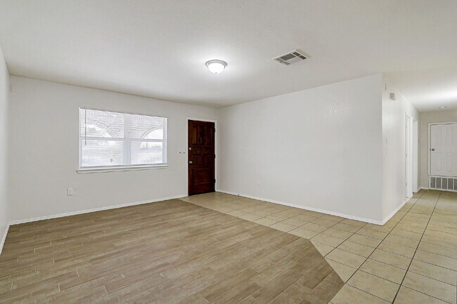 Building Photo - 3214 N Stanton St