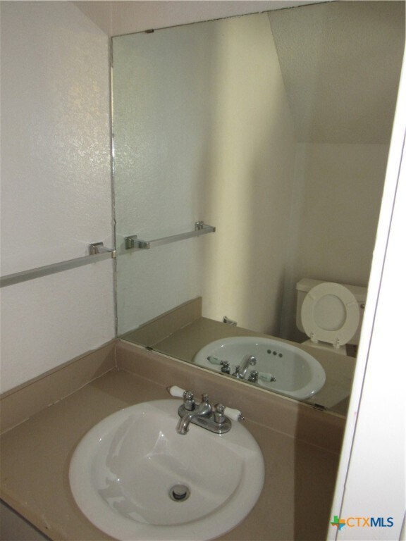 Building Photo - 2603 Bermuda Dr