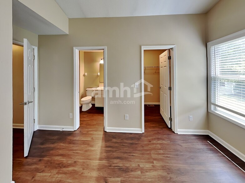 Building Photo - 5505 Dietrich Ave