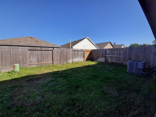 Building Photo - 9744 Grosbeak Ln