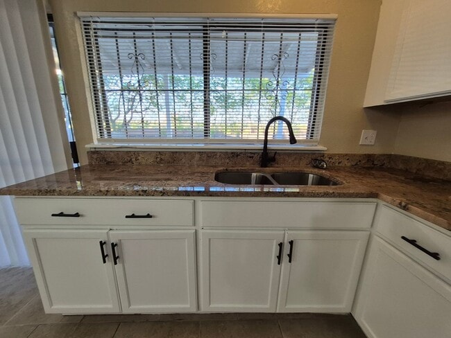 Building Photo - 7215 Glen Heights