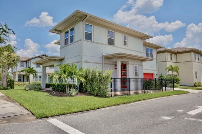 Building Photo - Charming 3/2.5 Courtyard Home with Loft & ...
