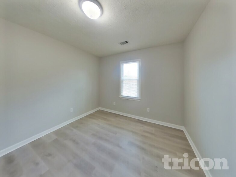 Building Photo - 100 Hillcrest Point