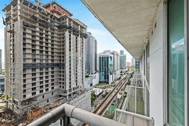Building Photo - 690 SW 1st Ct