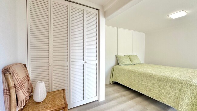 Building Photo - Available NOW - Newly Renovated Studio with 1 Bath & Washer/Dryer in Maunalani Heights!