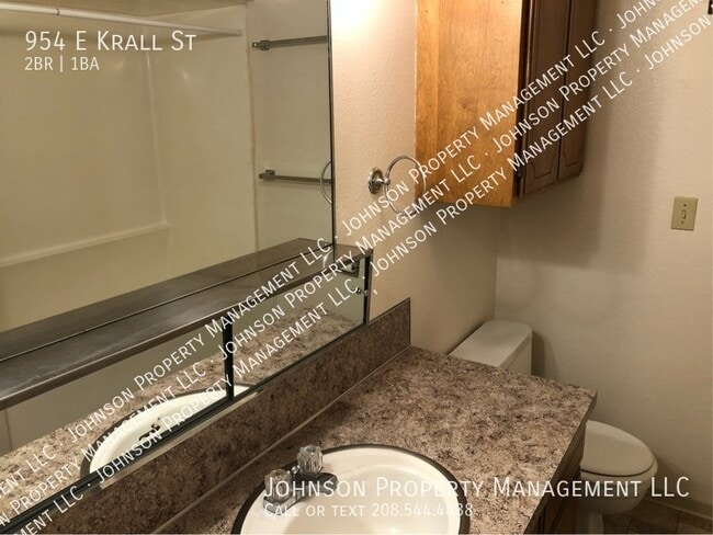 Building Photo - 954 E Krall St