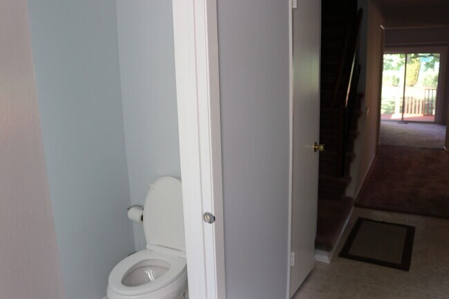 Building Photo - 17 Saxonney Cir