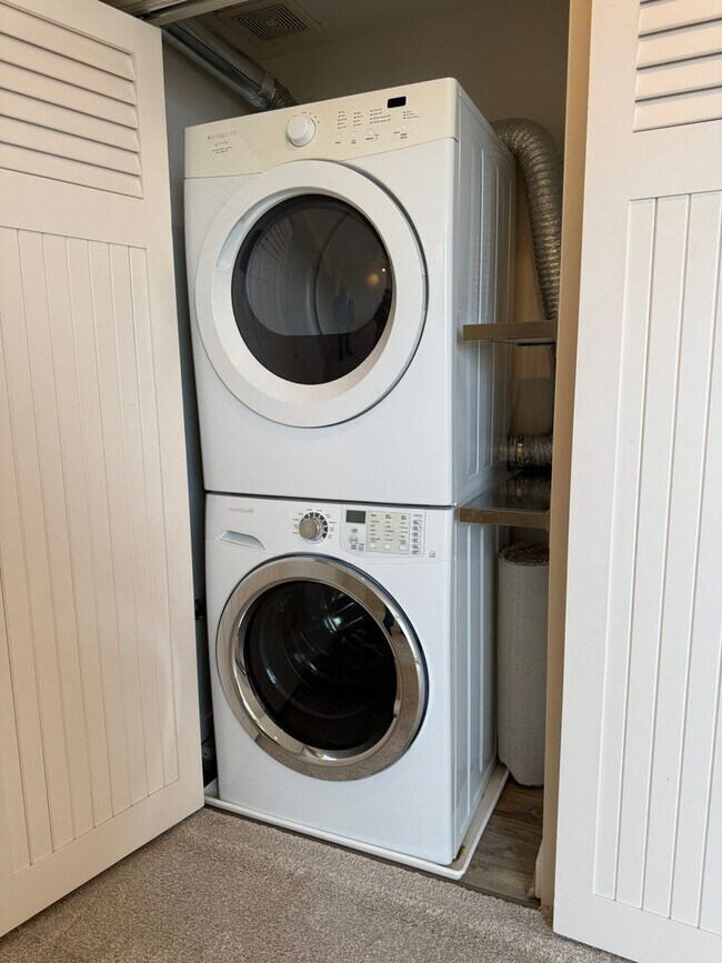 Building Photo - 2bd/1.5ba Kirkland Condo