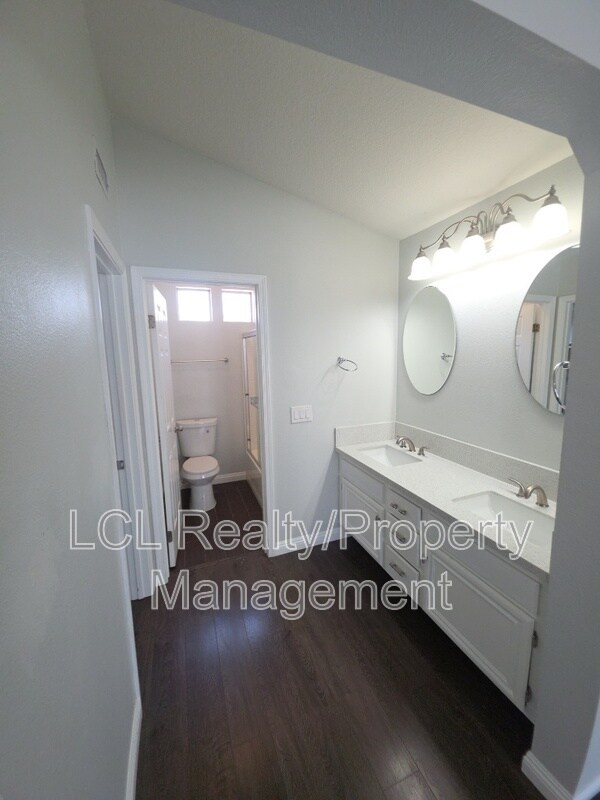 Building Photo - 24099 Golden Pheasant Ln