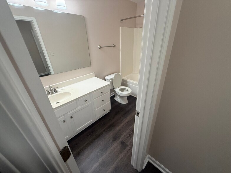 Building Photo - Room in Townhome on McGoogan Ln