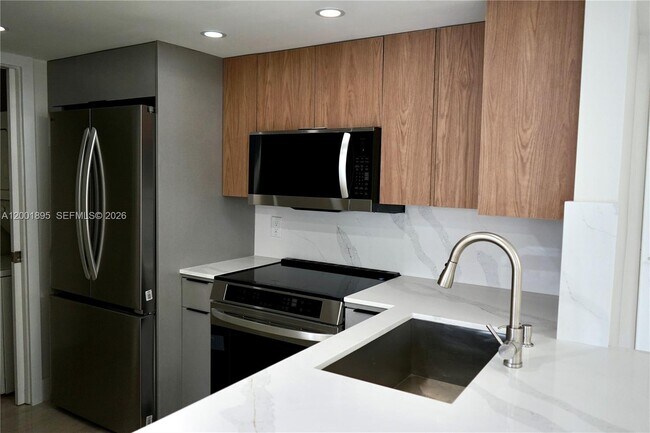 Building Photo - 770 Claughton Island Dr