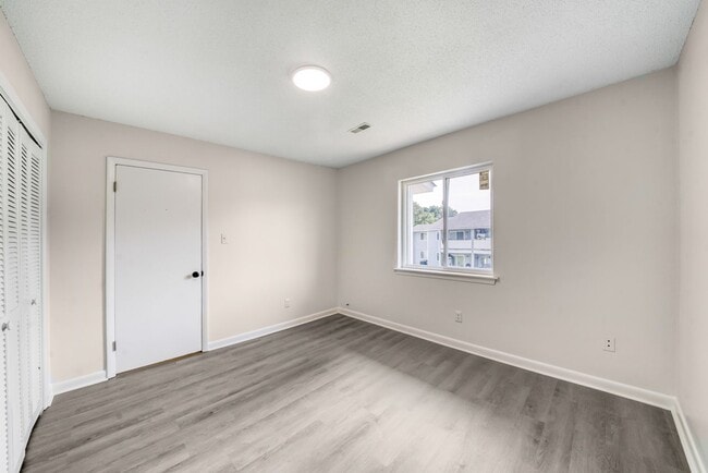 Building Photo - 307 Railroad St