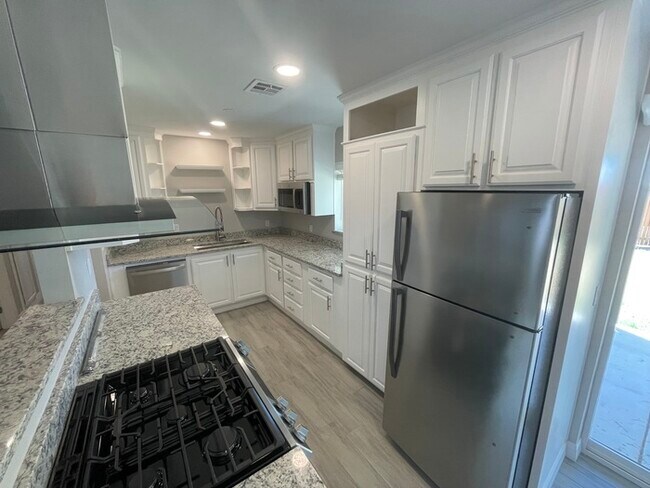 Building Photo - Fully Remodeled Tempe