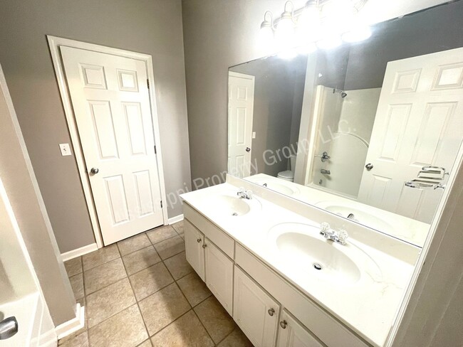 Building Photo - 3BD/2BA FOR RENT