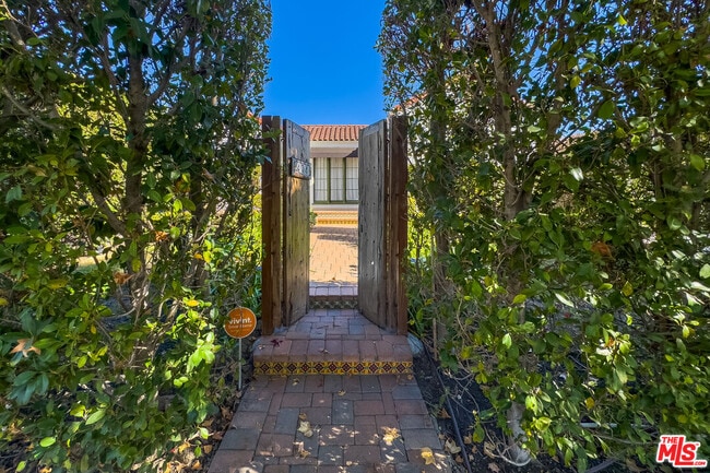 Building Photo - 434 Laurel Ave