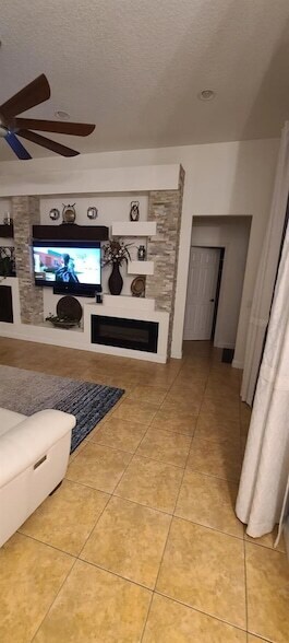 Building Photo - 2847 Majestic Isle Dr