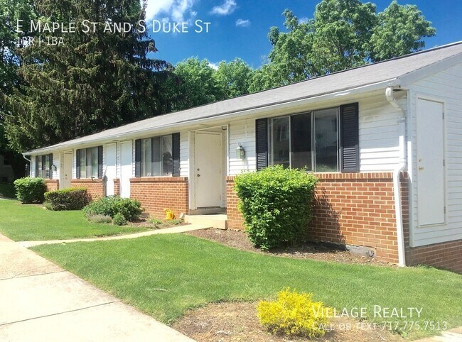 Building Photo - 451 E Maple St