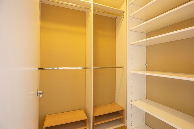 Building Photo - Stylish & Spacious Courtyard-Facing Condo in the Heart of Gaslamp