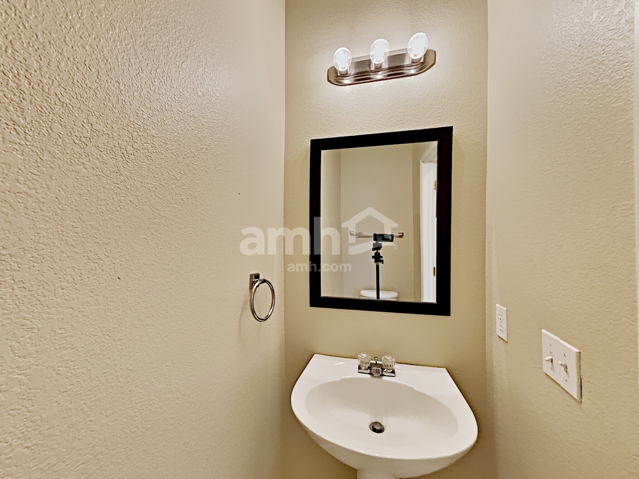 Building Photo - 13954 Ivy St