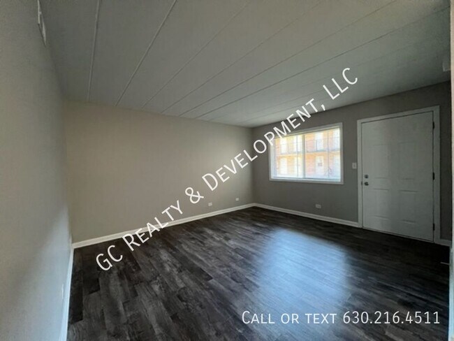 Building Photo - 324 Wilson Ave
