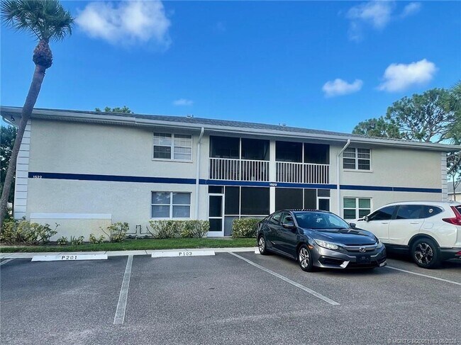 Building Photo - 1522 SE Royal Green Cir