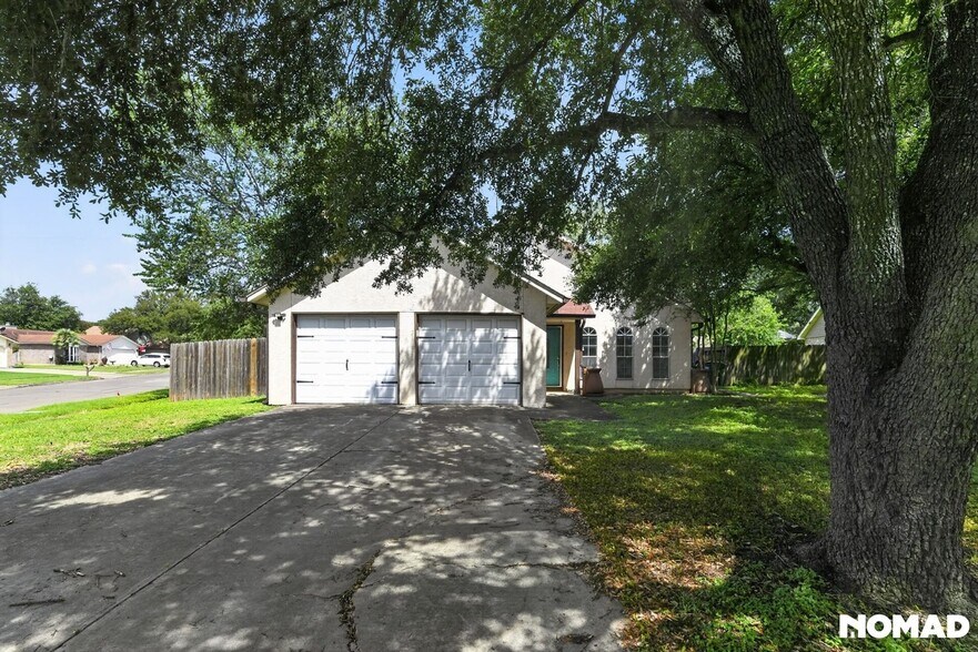 Building Photo - 14925 Moss Glen