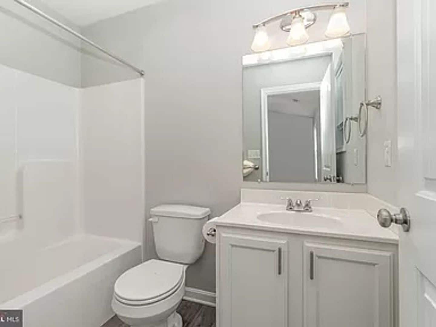 Building Photo - 502 Charles Ave