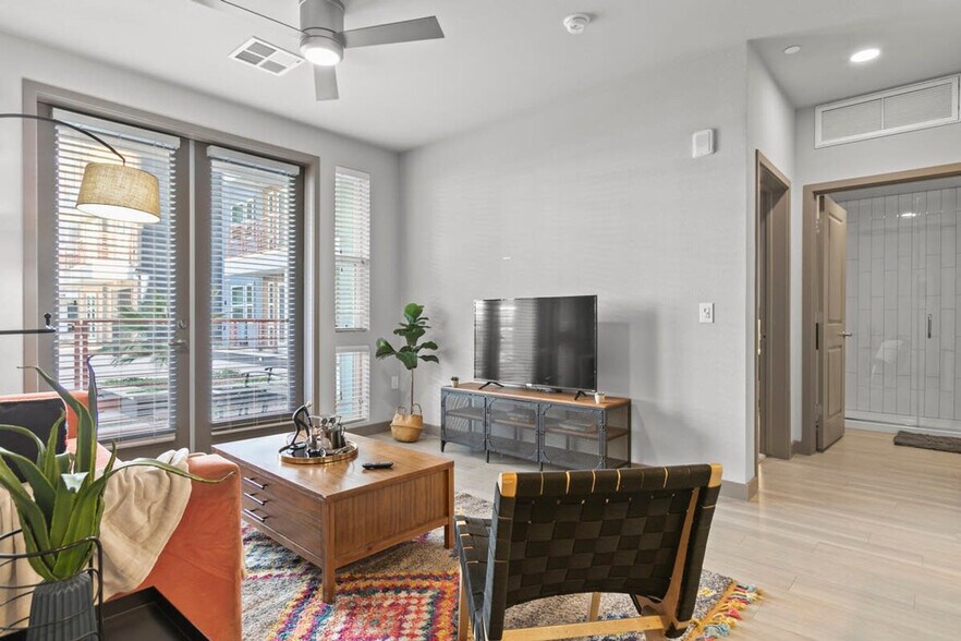 Building Photo - 400 N 2nd Ave