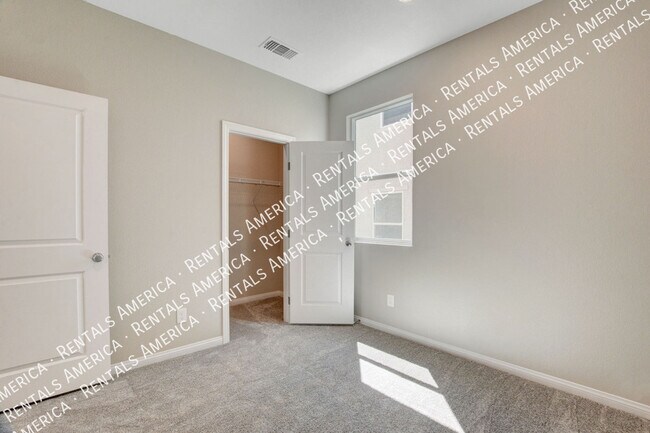 Building Photo - 6820 Calvitero St