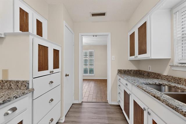 Building Photo - 2609 Brook Hollow Ln