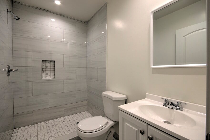 Building Photo - 14604 Cohasset St