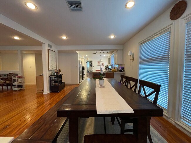 Building Photo - Large home with private yard
