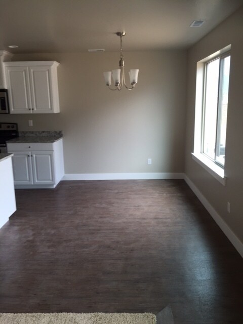 Building Photo - 576 N 220 E