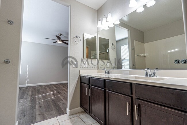 Building Photo - 763 W Brangus Way