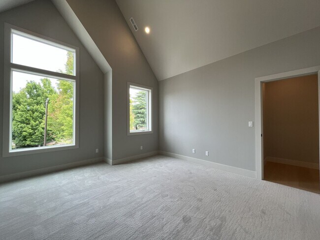 Building Photo - 17402 NW Lone Rock Dr